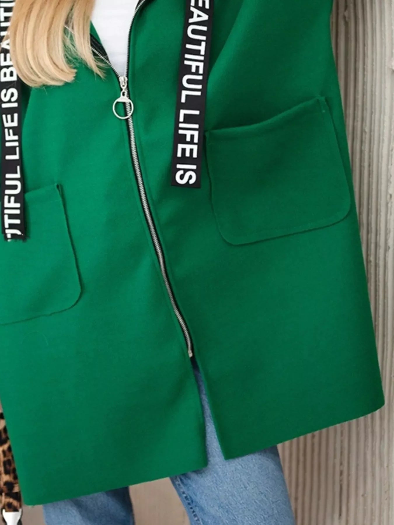 Abrigo con capucha moderna para mujer - Nelya