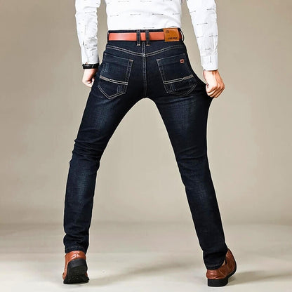 Vaqueros slim fit modernos para hombre