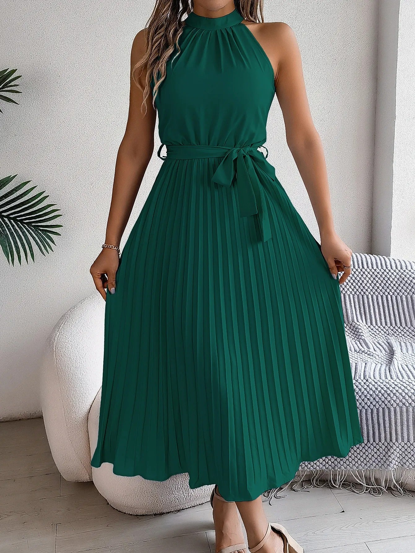 Vestido midi para mujer plisado sin mangas con cuello halter - Camila