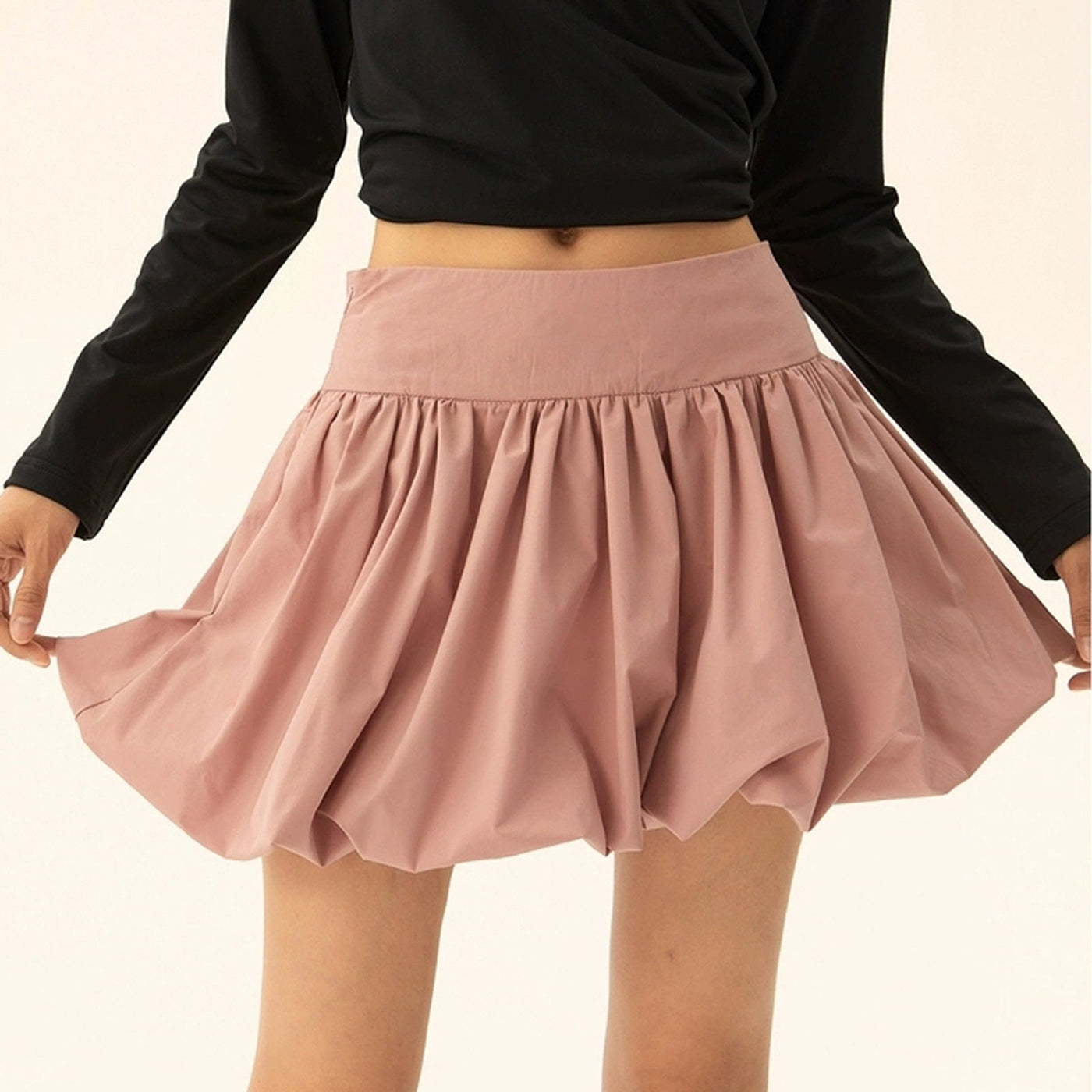 Falda globo de mujer con un corte voluminoso y femenino, ideal para un look moderno y original