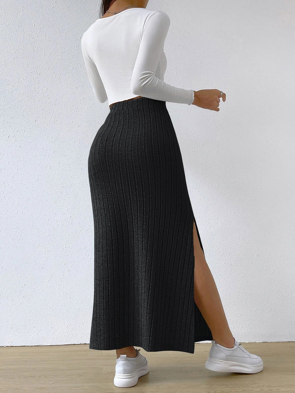 Falda de punto con abertura lateral cómoda y refinada, ideal para un look casual y moderno