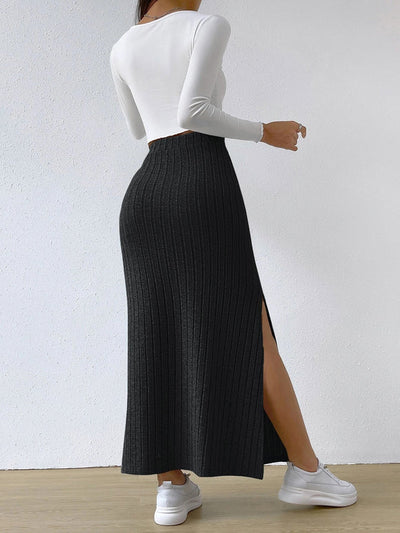Falda de punto con abertura lateral cómoda y refinada, ideal para un look casual y moderno