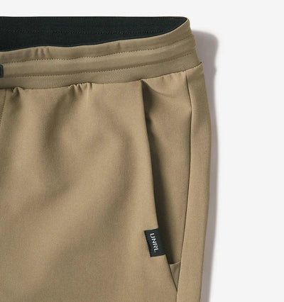 Pantalones cómodos para el día a día de los hombres