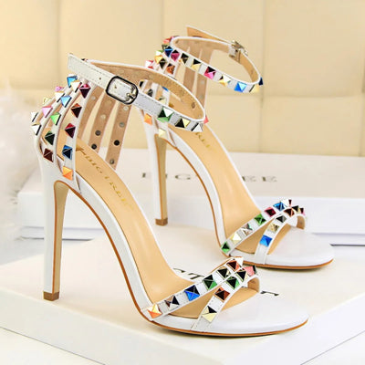 Sandalias de tacón para mujer con apliques metálicos estilo romano - Valeria