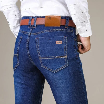 Vaqueros slim fit modernos para hombre