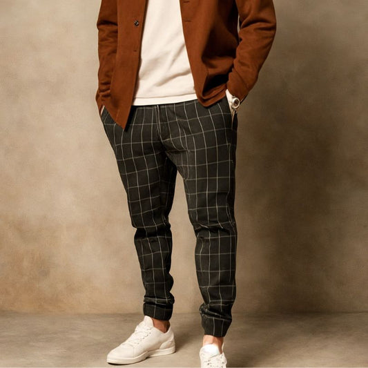 Cómodos pantalones de cuadros para hombre