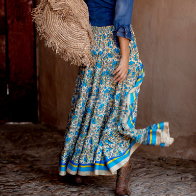 Falda larga boho con estampado étnico chic perfecta para un look casual y elegante