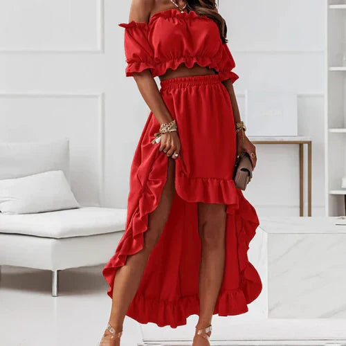 Elegante falda y top con volantes y hombros descubiertos, perfecta para un look femenino y sofisticado ideal para ocasiones especiales