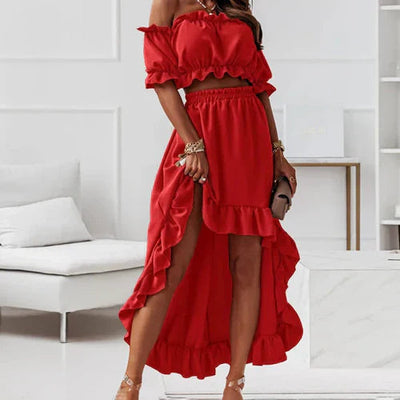 Elegante falda y top con volantes y hombros descubiertos, perfecta para un look femenino y sofisticado ideal para ocasiones especiales
