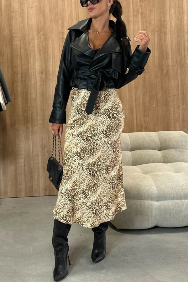 Falda adelgazante de talle alto con un atrevido y chic estampado animal perfecto para un look atrevido y a la moda