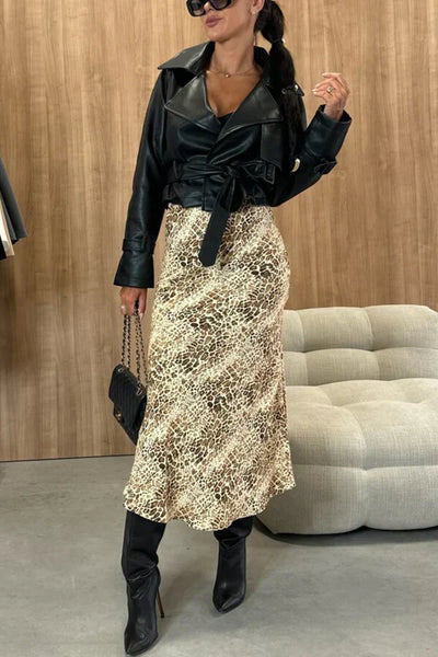 Falda adelgazante de talle alto con un atrevido y chic estampado animal perfecto para un look atrevido y a la moda