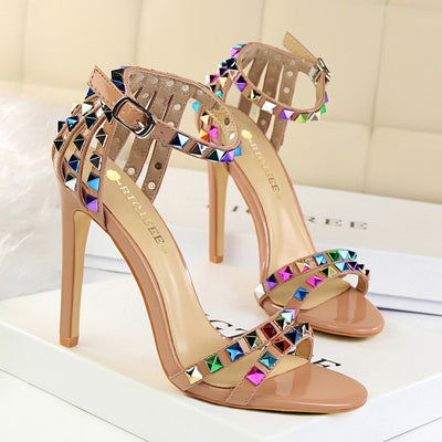 Sandalias de tacón para mujer con apliques metálicos estilo romano - Valeria