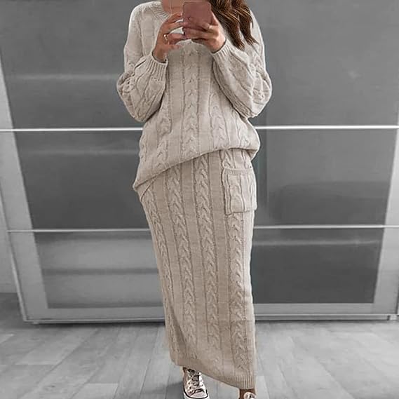 Conjunto de invierno compuesto por jersey de punto y falda, cálido y cómodo ideal para un look acogedor y a la moda en los días fríos