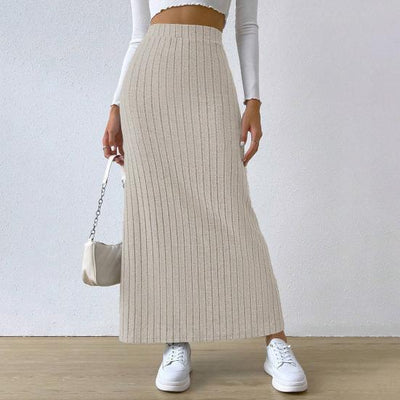 Falda de punto con abertura lateral cómoda y refinada, ideal para un look casual y moderno