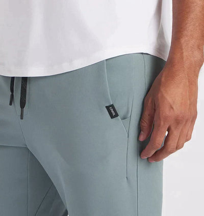 Pantalones cómodos para el día a día de los hombres