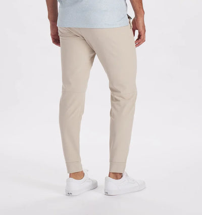 Pantalones cómodos para el día a día de los hombres