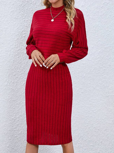 Elegante conjunto de top y falda de manga larga y cuello redondo, perfecto para un look refinado y cómodo en cualquier ocasión