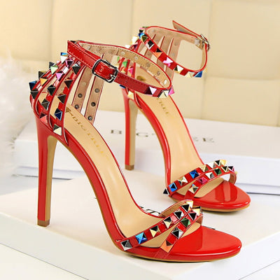 Sandalias de tacón para mujer con apliques metálicos estilo romano - Valeria