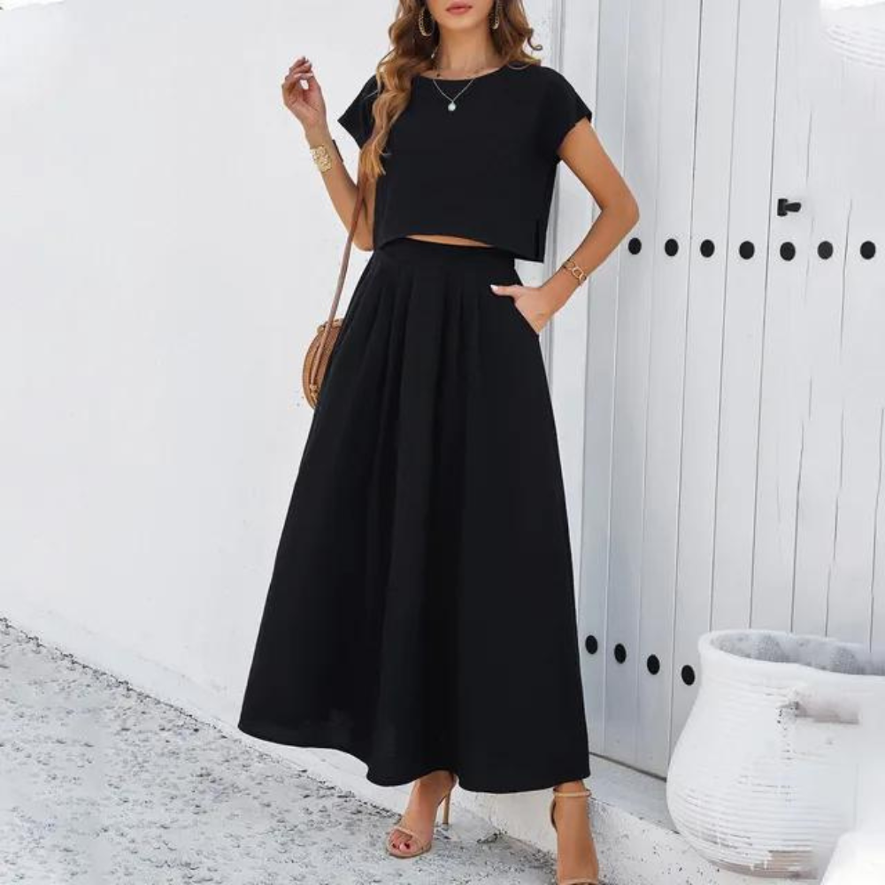 Elegante conjunto con crop top y falda larga vaporosa, perfecto para un look refinado y moderno ideal para veladas especiales