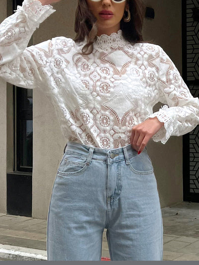 Hannah - Camiseta de cuello alto con bordado floral de encaje semi transparente