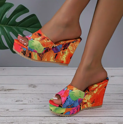 Femke - Las sandalias de tacón de cuña con plataforma y estampado de colores