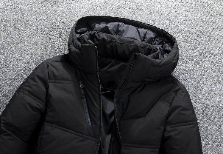 Chaqueta acolchada con capucha y diseño urbano - Narel