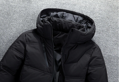 Chaqueta acolchada con capucha y diseño urbano - Narel