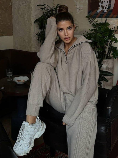 Conjunto mujer loungewear de punto con capucha - Alessia