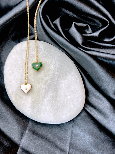 Corazón de piedra del amor chapado en oro de 14 quilates