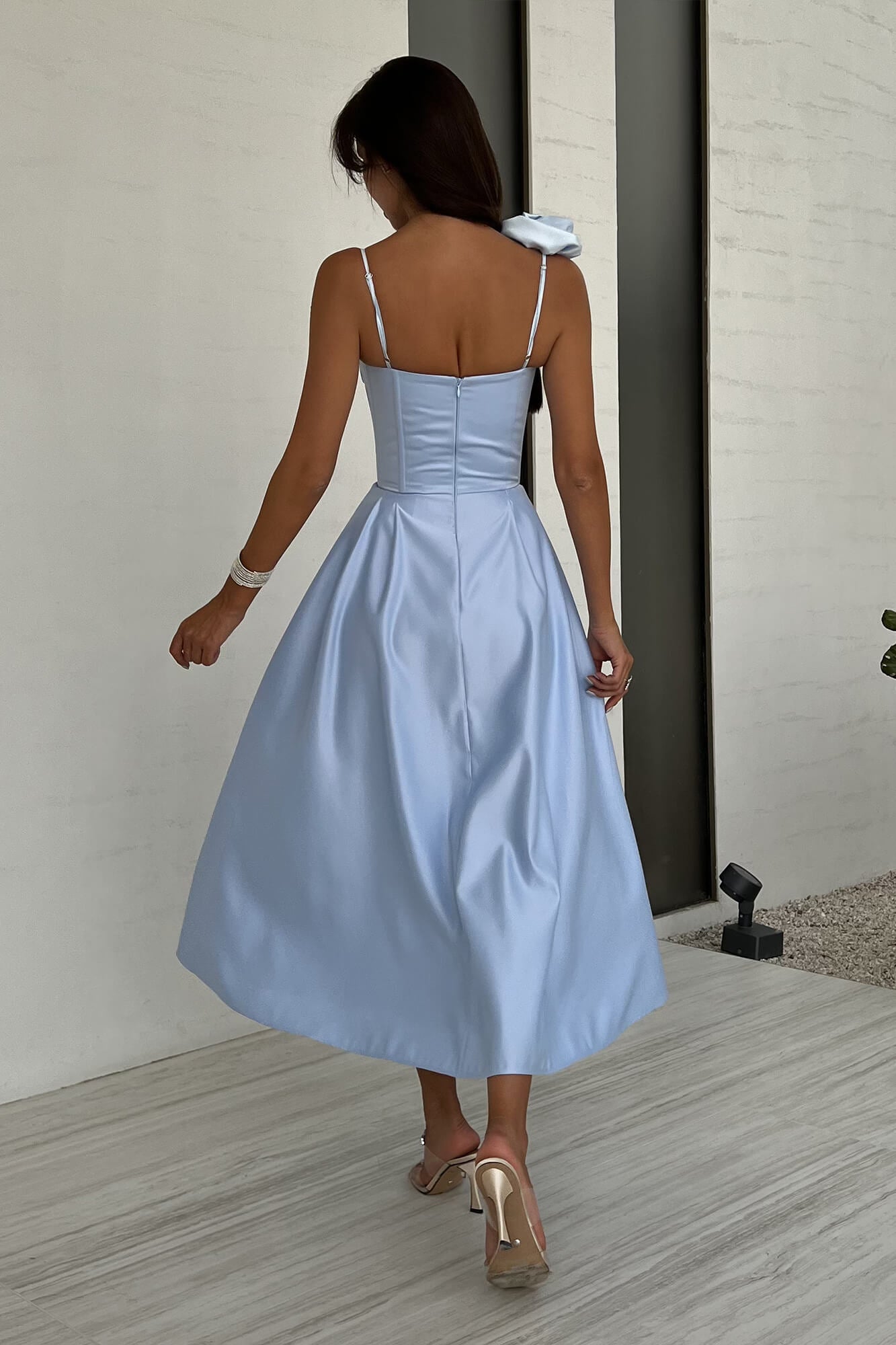 Clara - Vestido de mujer con corte y tirantes tono azul