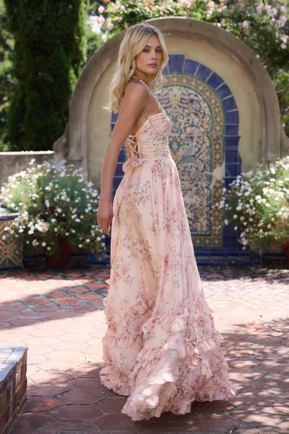 Antonella - Vestido Largo Floral con Abertura y Volantes