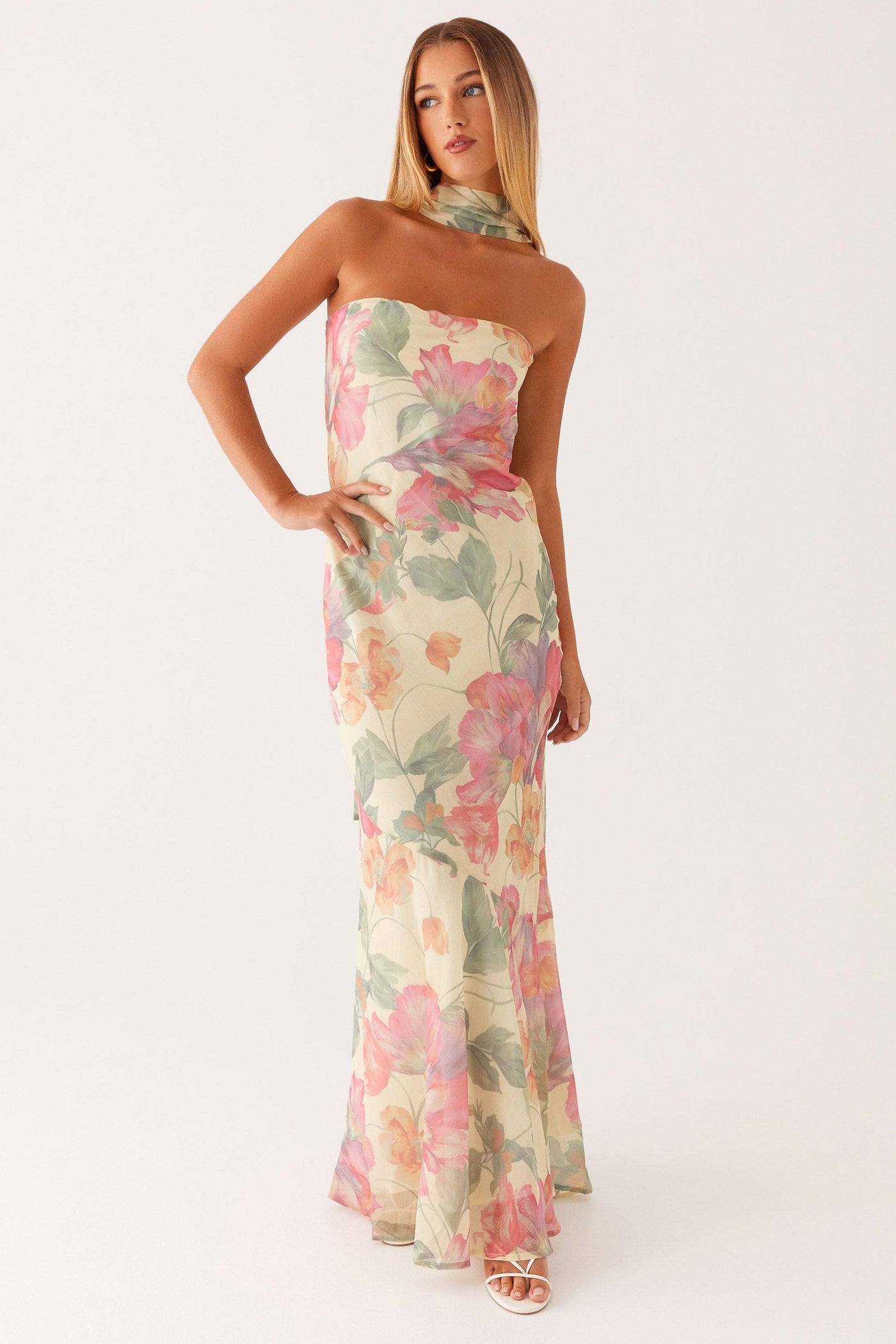 Camila - Vestido Largo Strapless de Gasa con Estampado Floral