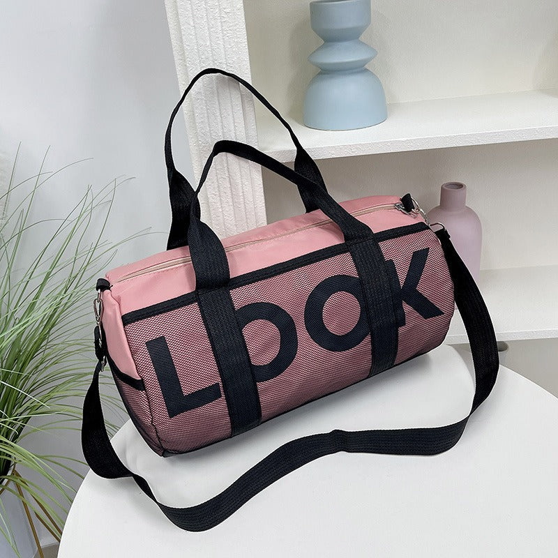 Bolso deportivo para mujer con compartimento independiente y diseño cilíndrico - Lía