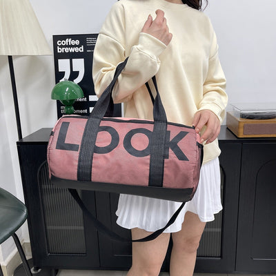 Bolso deportivo para mujer con compartimento independiente y diseño cilíndrico - Lía