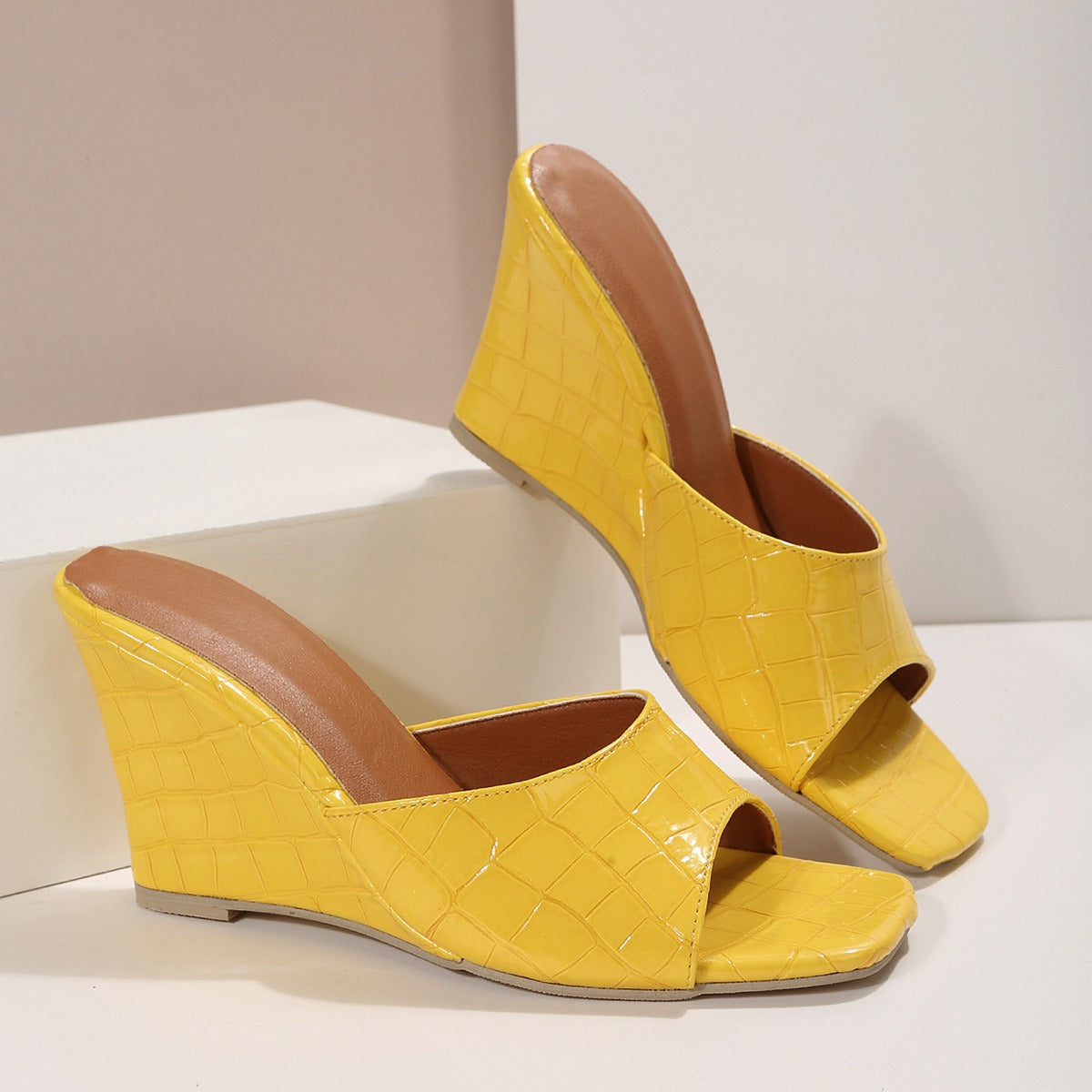 Sandalias para mujer de tacón cuña con textura cocodrilo abierta - Noelia