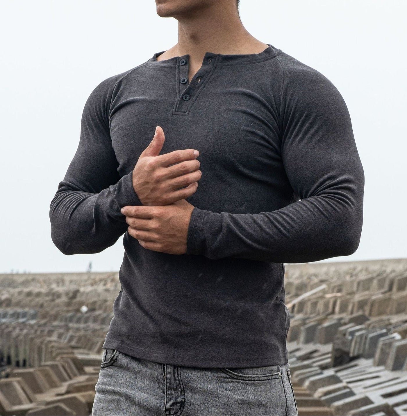 Camiseta para hombre con manga larga ajuste entallado con botones - Darío