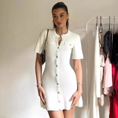 Carmenza - Elegante vestido de punto fino con botones dorados