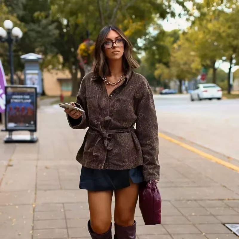 Elsie - Chaqueta vaquera con estampado de leopardo