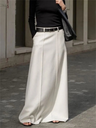 Elegante falda de corte en H con un diseño sencillo y refinado, perfecta para un look clásico y sofisticado