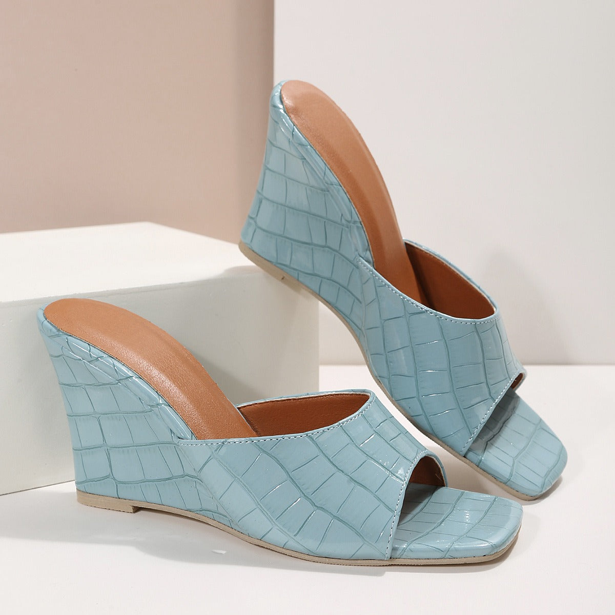 Sandalias para mujer de tacón cuña con textura cocodrilo abierta - Noelia