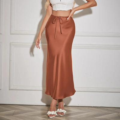 Falda de satén de talle alto con lazos, elegante y actual perfecta para un look sofisticado y moderno