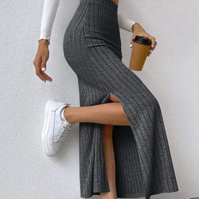 Falda de punto con abertura lateral cómoda y refinada, ideal para un look casual y moderno