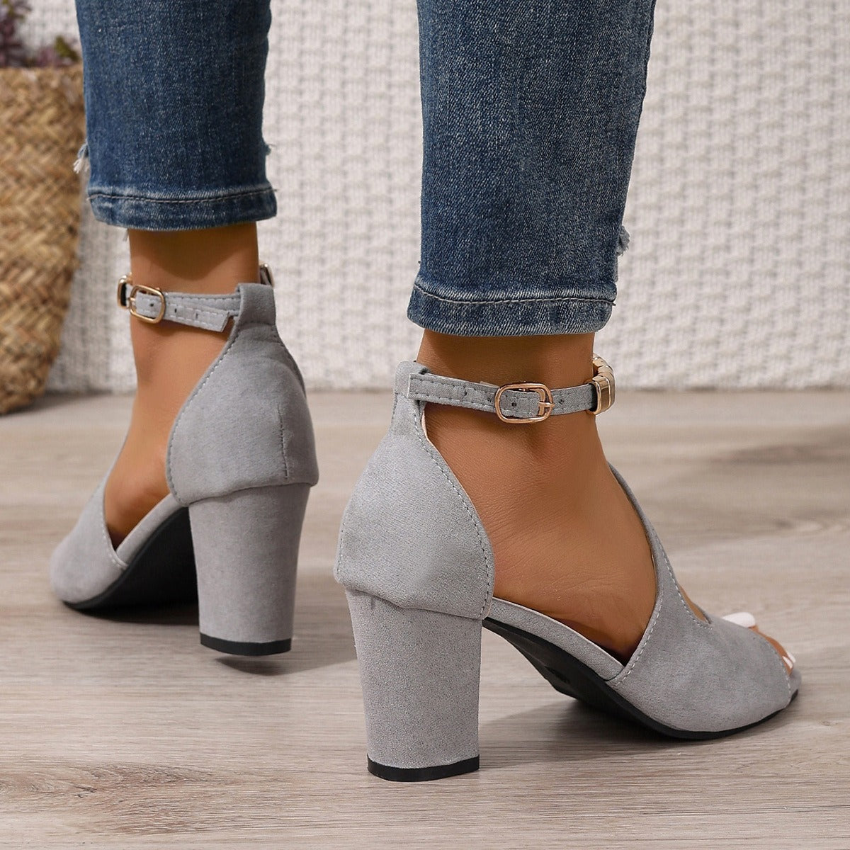 Sandalias de tacón para mujer ante suave con pulsera decorativa - Nailea