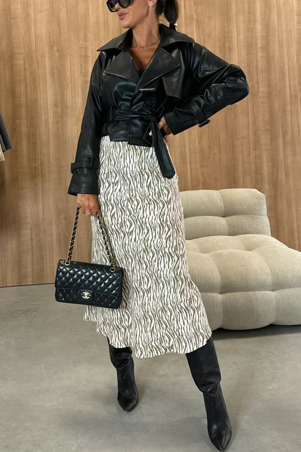 Falda adelgazante de talle alto con un atrevido y chic estampado animal perfecto para un look atrevido y a la moda