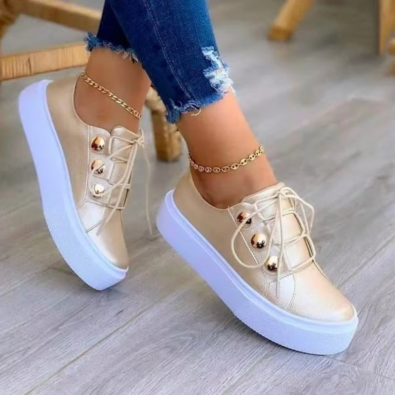 Zapatillas de plataforma para mujer acabado brillante con detalles metálicos - Alma