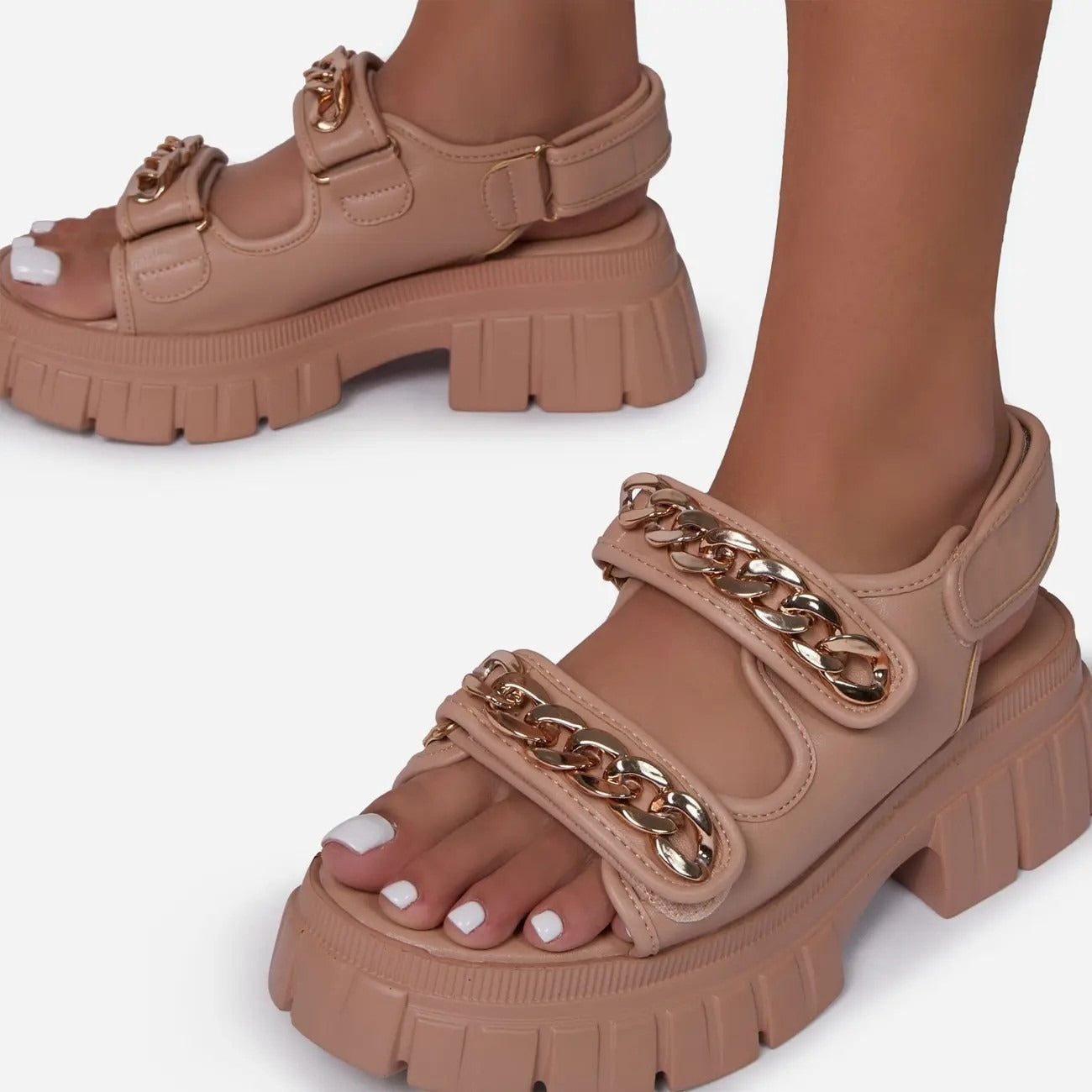 Sandalias para mujer de plataforma con detalle de cadena metálica - Renata