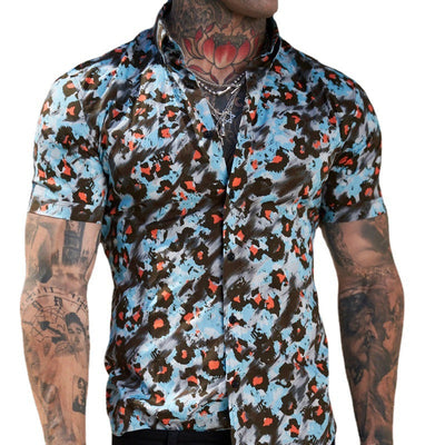 Camisa casual de manga corta para hombre con un diseño exótico