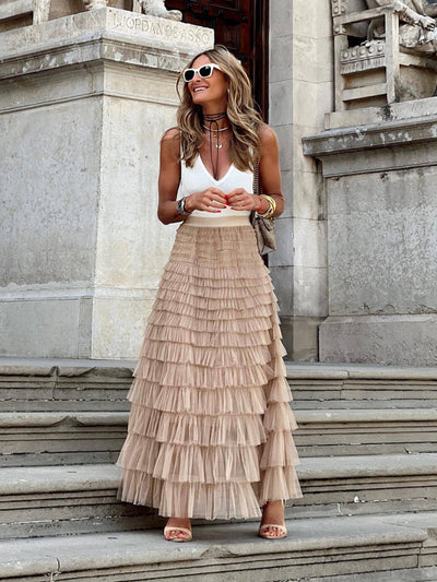 Maxifalda de mujer con cintura alta en un look a capas - ligera y vaporosa para el verano