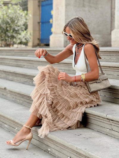 Maxifalda de mujer con cintura alta en un look a capas - ligera y vaporosa para el verano
