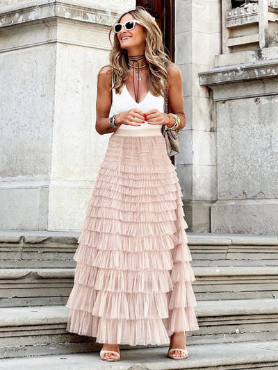 Maxifalda de mujer con cintura alta en un look a capas - ligera y vaporosa para el verano